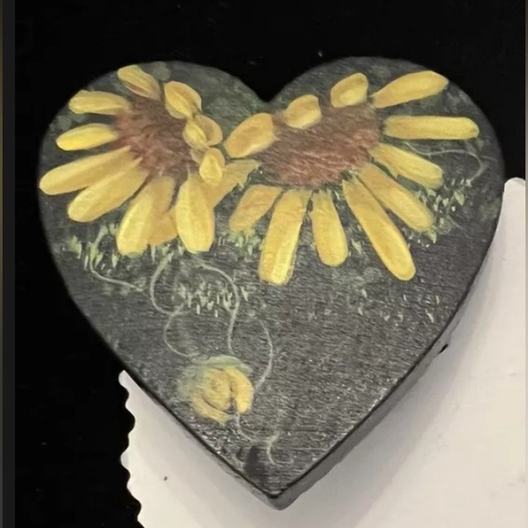 Handpainted Wooden Heart Brooch With Sunflowers Cottagecore Whimsygoth Boho 90s - Picture 4 of 8